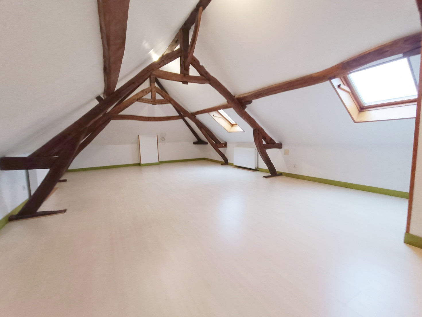 
                                                Location
                                                 Maison de caractère 4 chambres et jardin