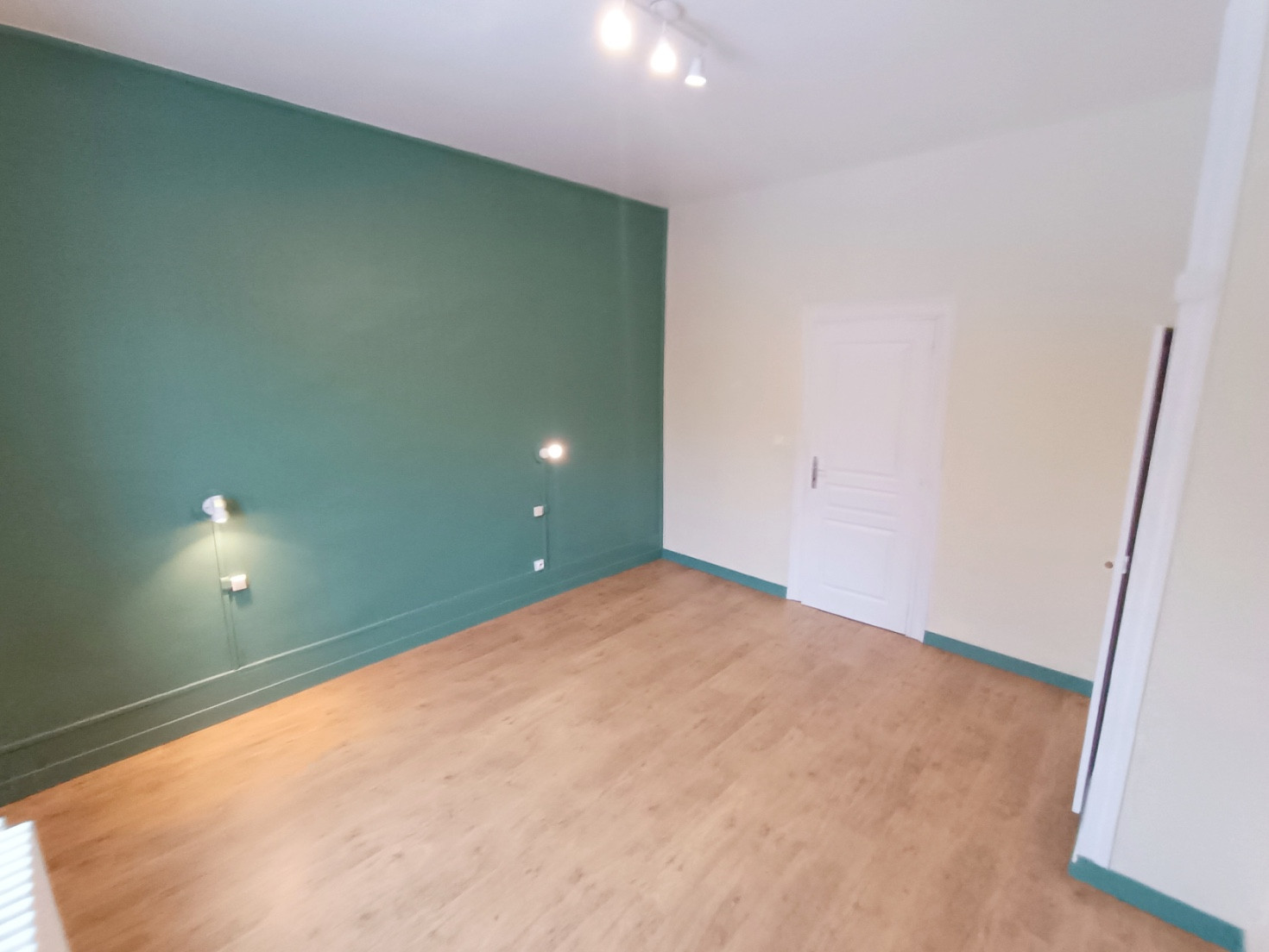 
                                                Location
                                                 Maison de caractère 4 chambres et jardin