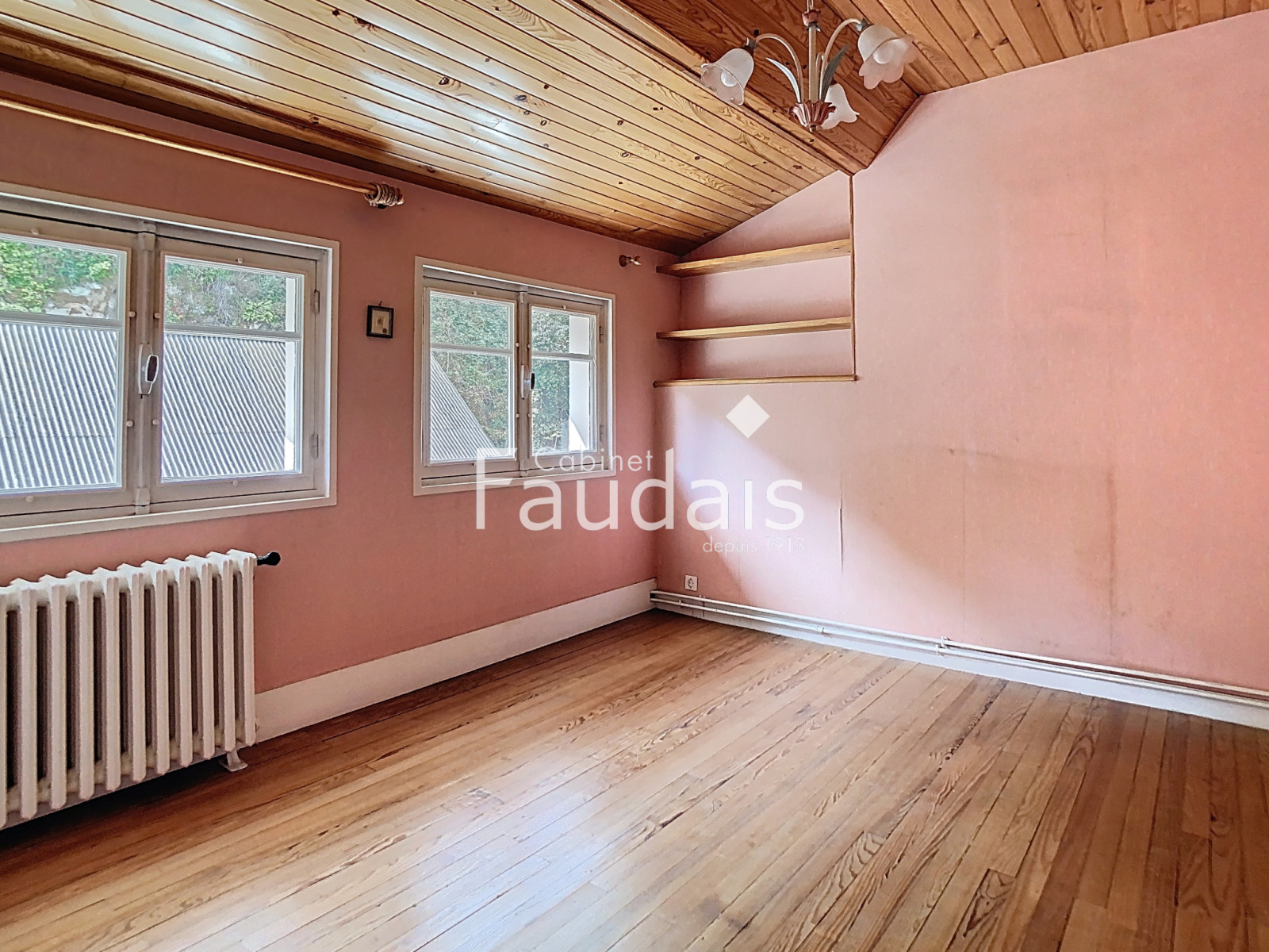 
                                                Vente
                                                 MAISON DE CARACTERE AVEC DEPENDANCE PROCHE COMMERCES