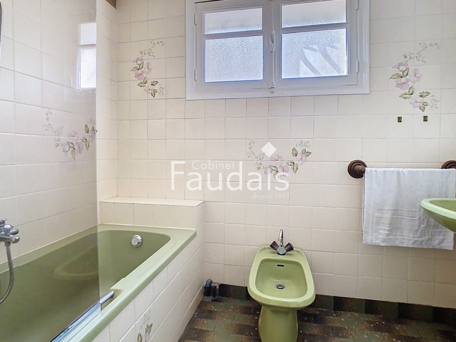 
                                                Vente
                                                 MAISON DE CARACTERE AVEC DEPENDANCE PROCHE COMMERCES