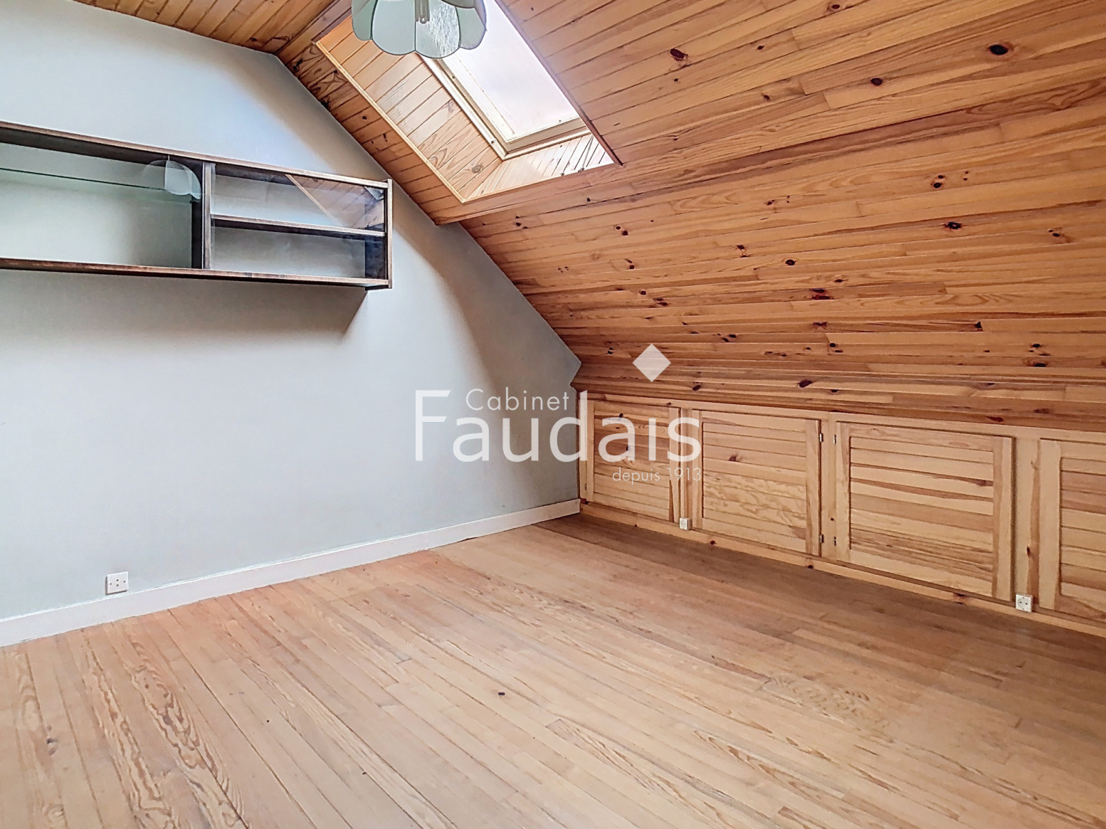 
                                                Vente
                                                 MAISON DE CARACTERE AVEC DEPENDANCE PROCHE COMMERCES