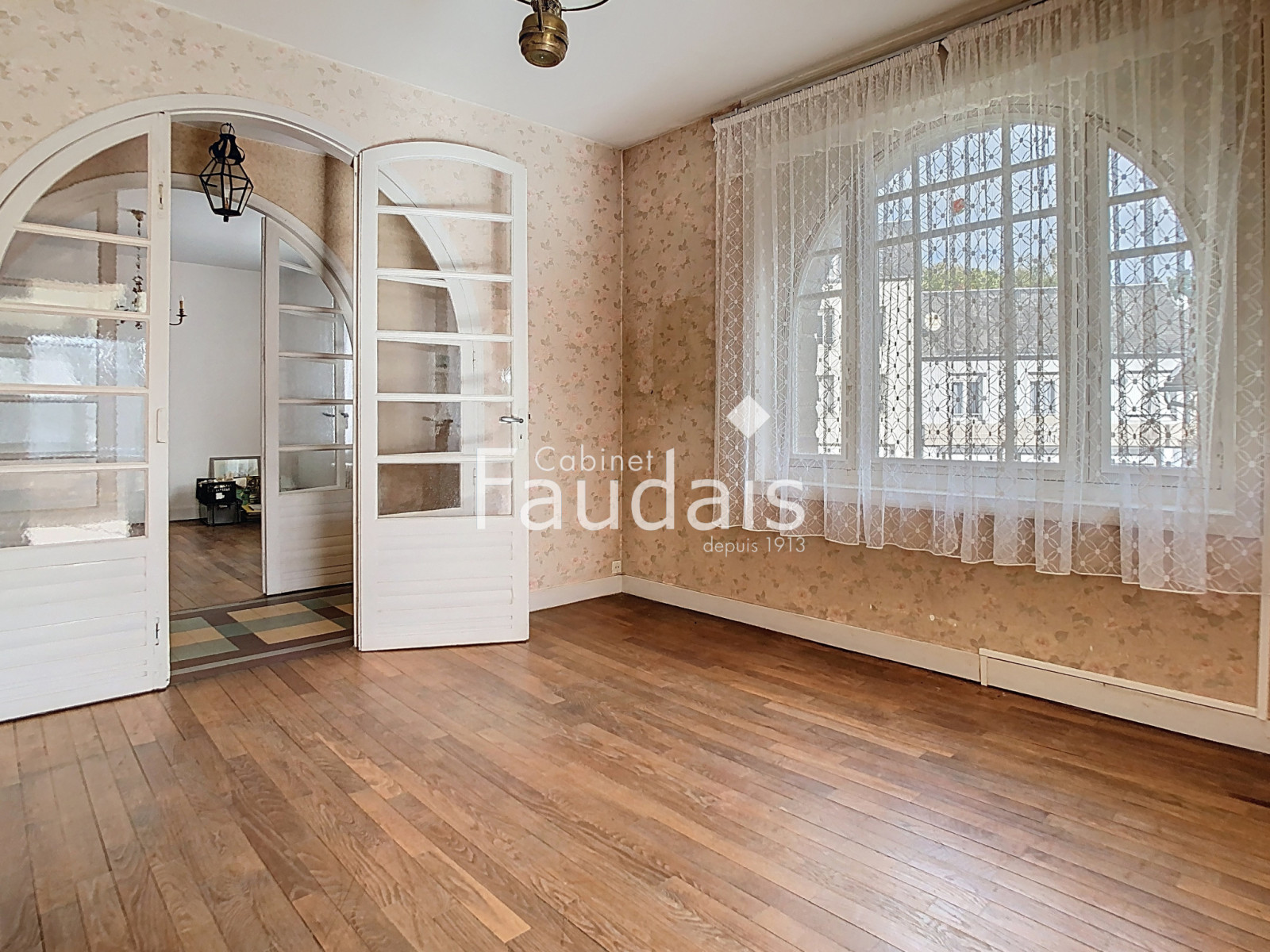 
                                                Vente
                                                 MAISON DE CARACTERE AVEC DEPENDANCE PROCHE COMMERCES