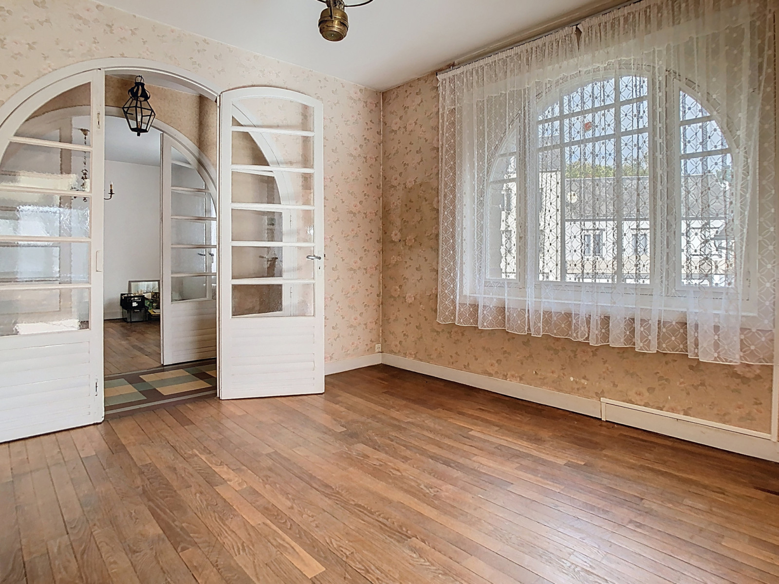 
                                                Vente
                                                 MAISON DE CARACTERE AVEC DEPENDANCE PROCHE COMMERCES