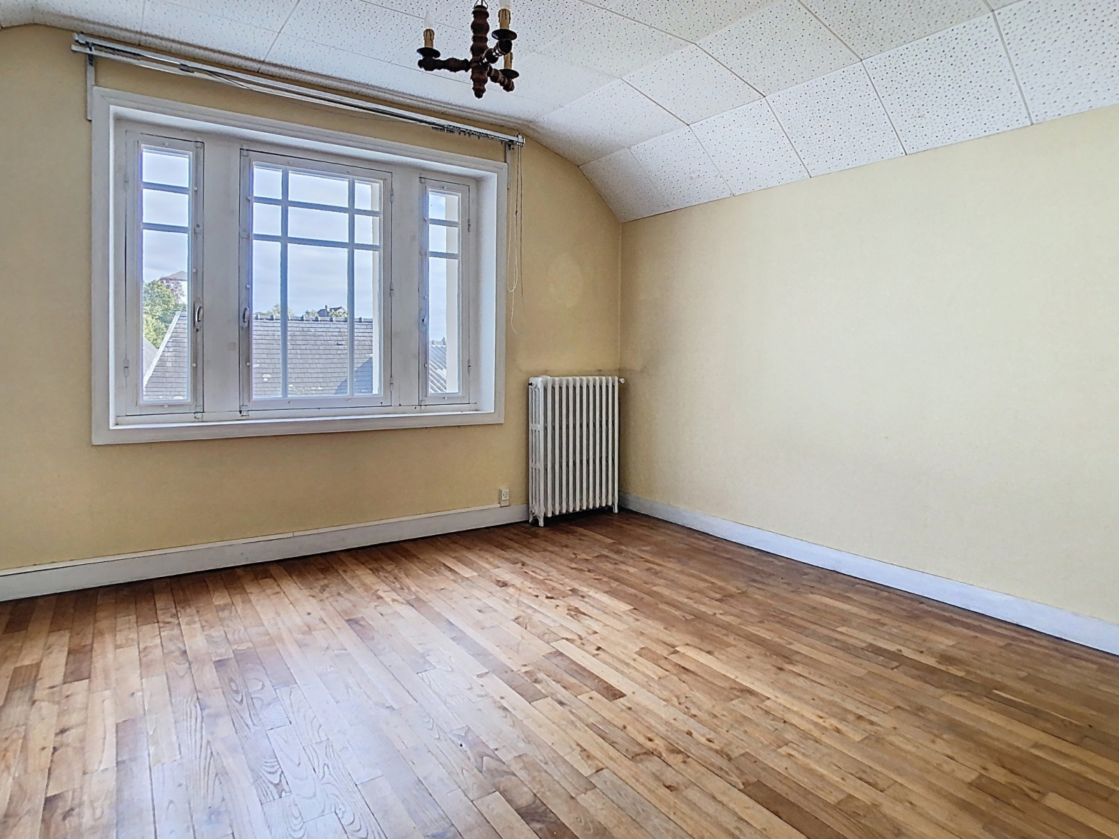 
                                                Vente
                                                 MAISON DE CARACTERE AVEC DEPENDANCE PROCHE COMMERCES