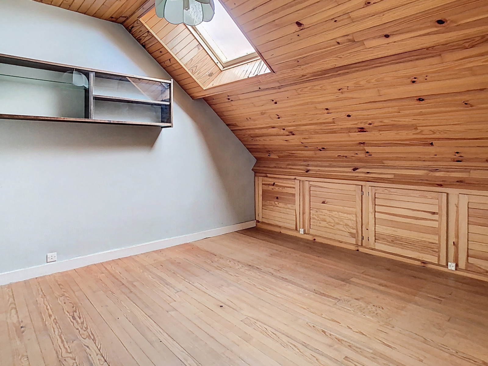 
                                                Vente
                                                 MAISON DE CARACTERE AVEC DEPENDANCE PROCHE COMMERCES