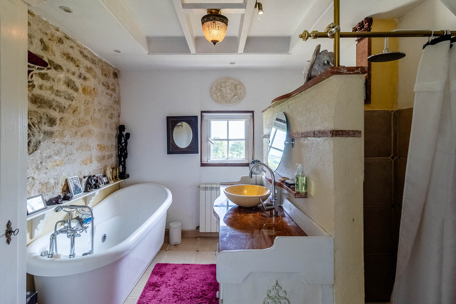
                                                Vente
                                                 Maison de caractère avec gîte, garage et jardin 