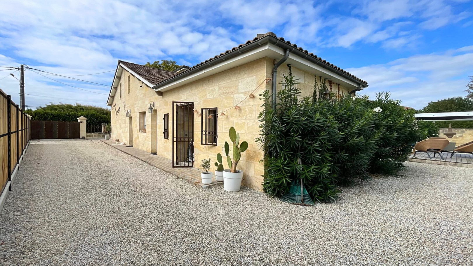 
                                                Vente
                                                 Maison de caractère avec salle de réception