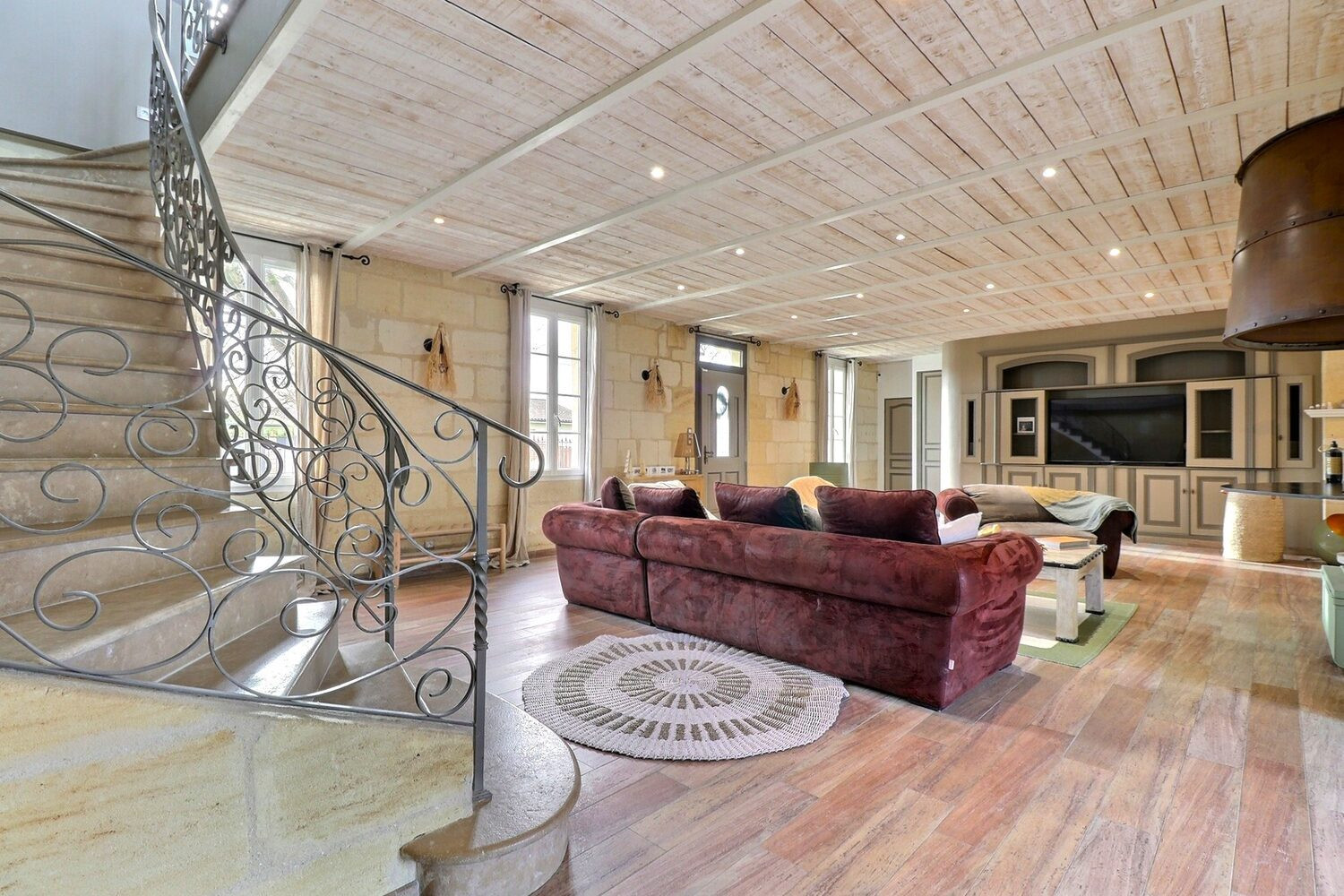 
                                                Vente
                                                 Maison de caractère avec salle de réception