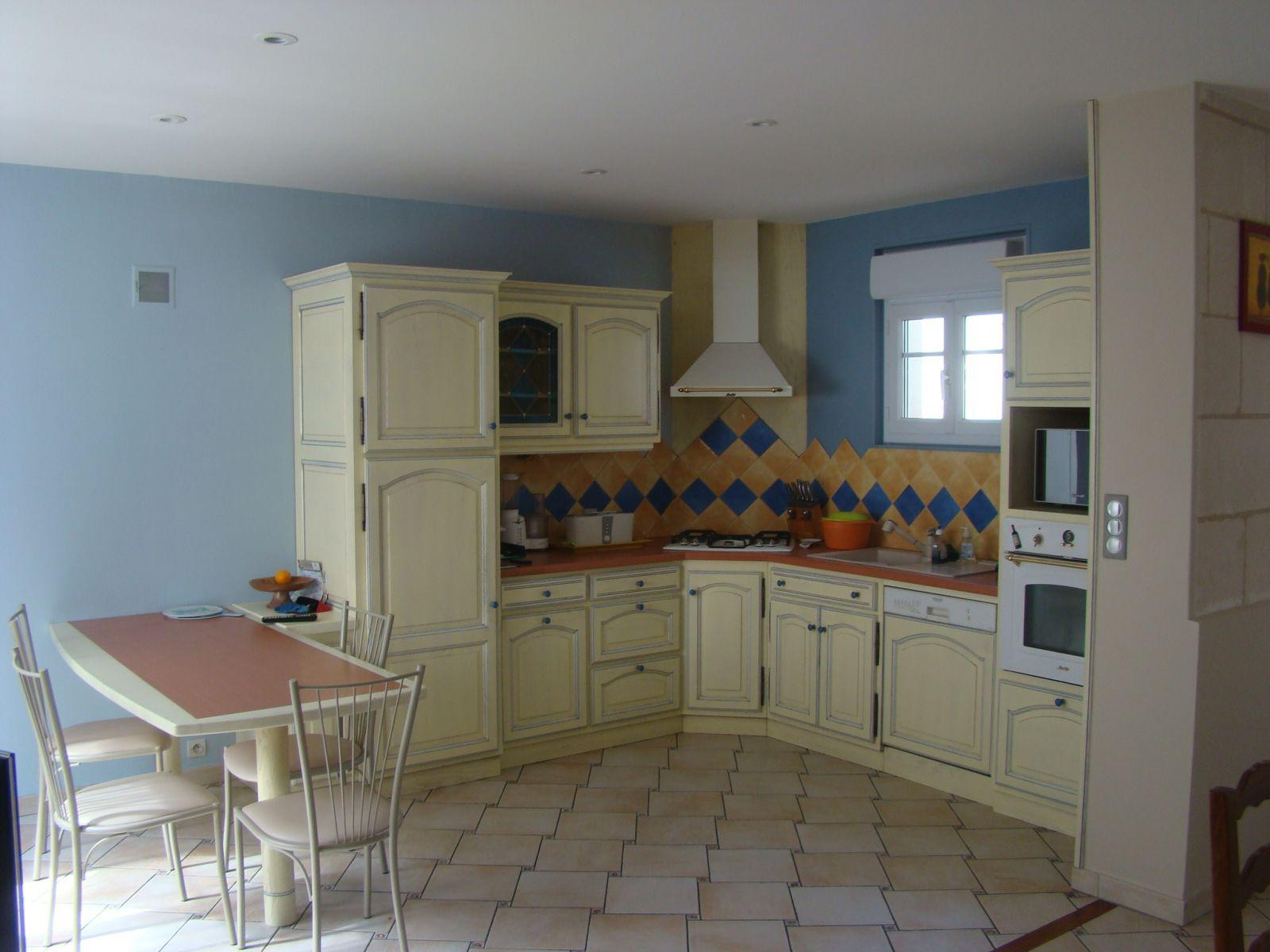 
                                                Location
                                                 Maison de caractère dans bourg d'un village