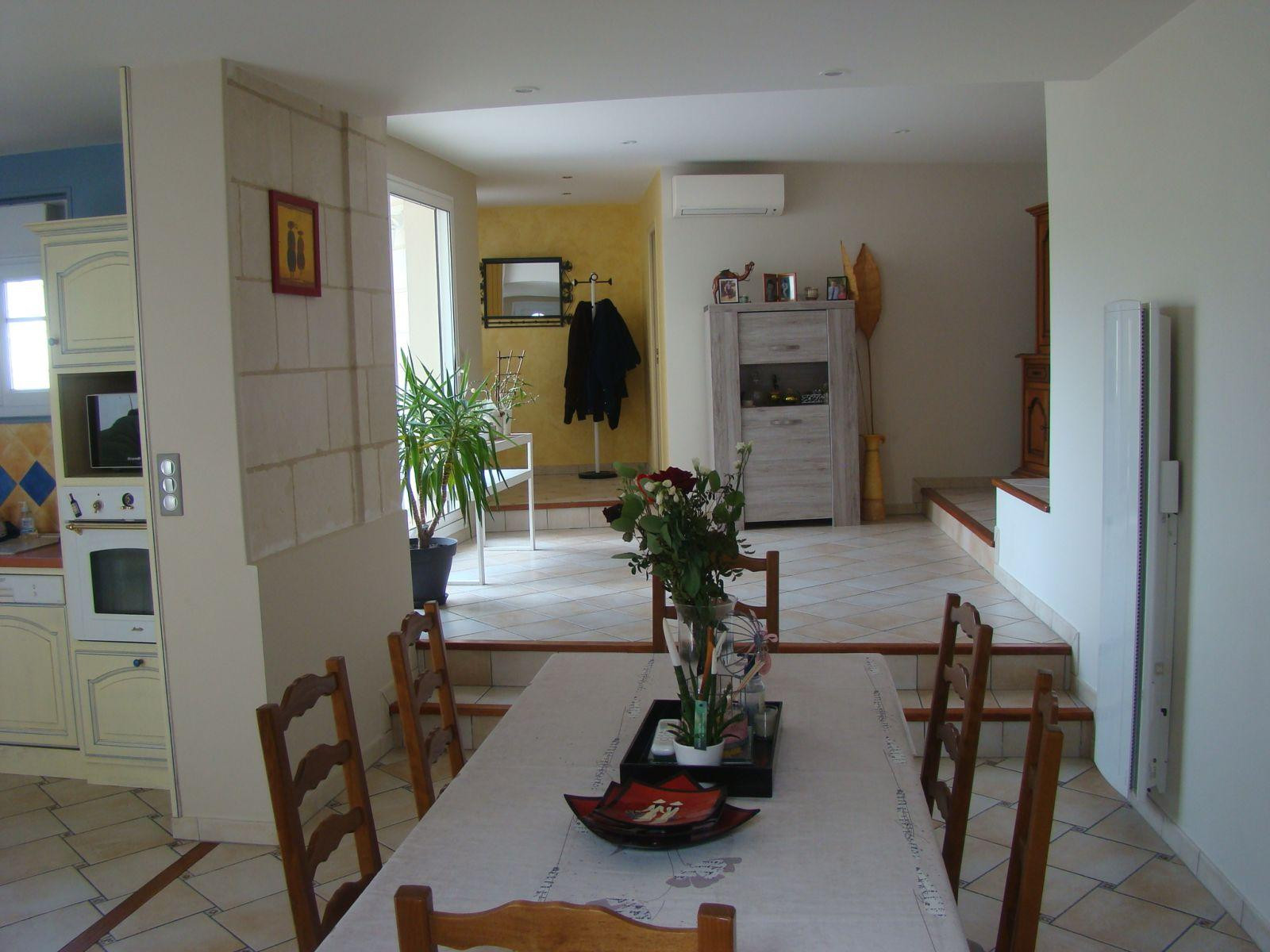 
                                                Location
                                                 Maison de caractère dans bourg d'un village