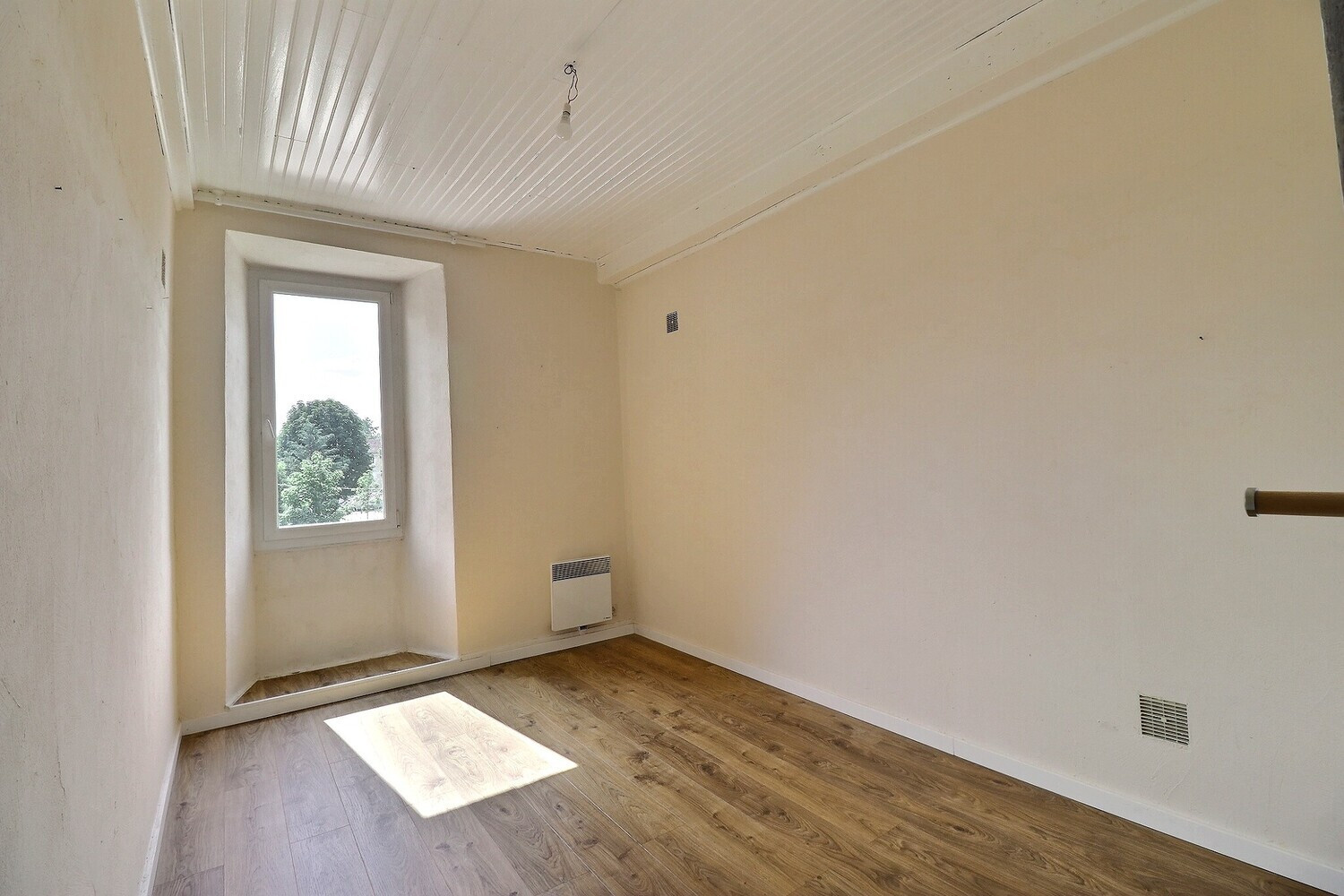 
                                                Vente
                                                 Maison de caractère en pierre avec dépendance