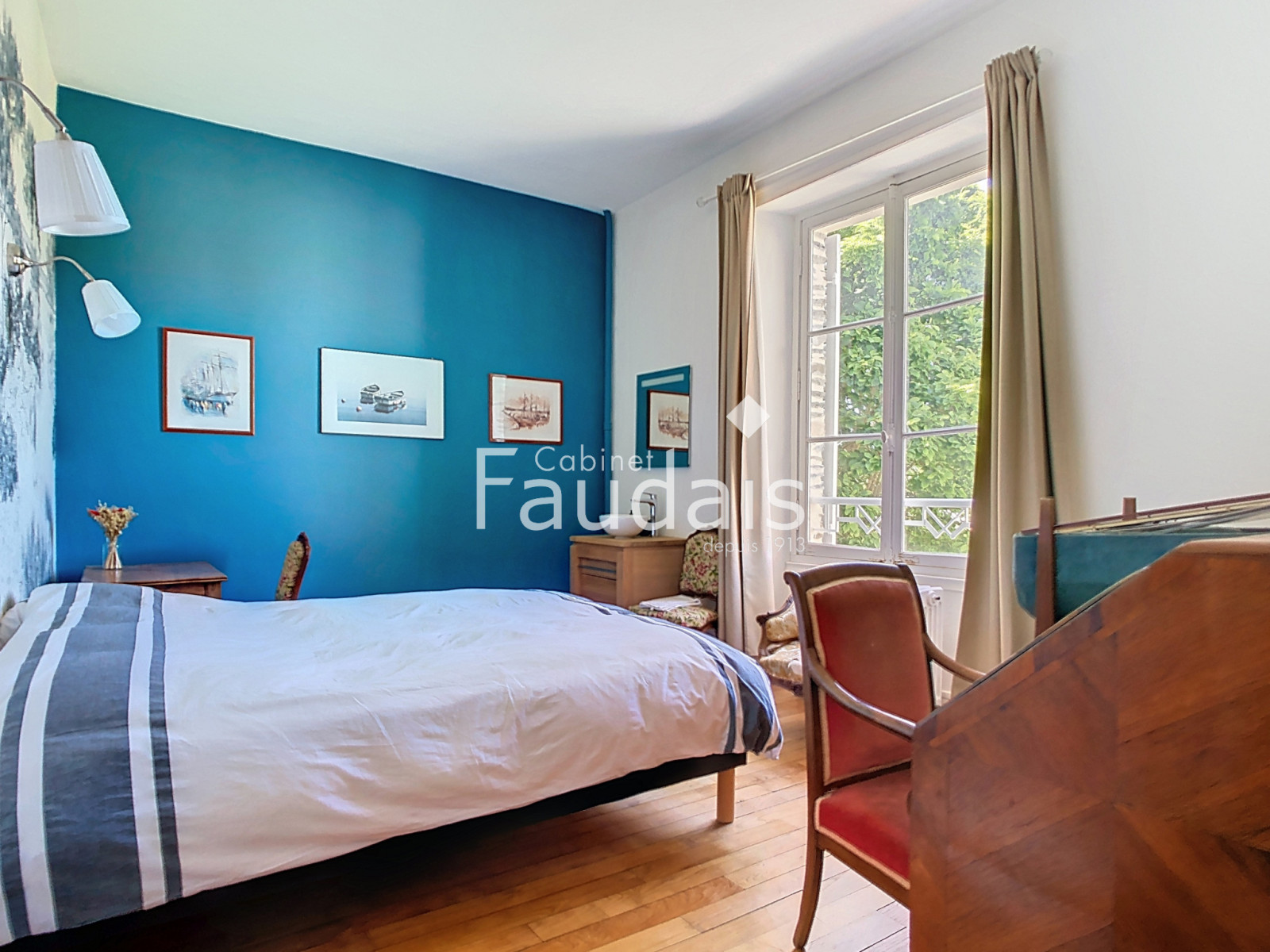 
                                                Vente
                                                 Maison de caractère en pierre proche commerces et écoles, en