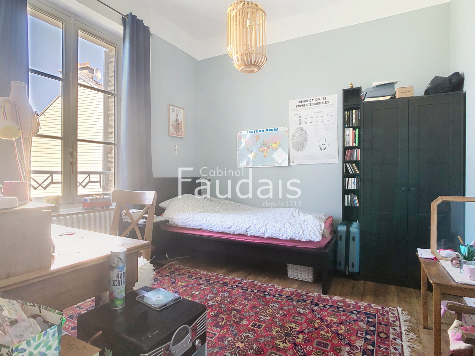 
                                                Vente
                                                 Maison de caractère en pierre proche commerces et écoles, en