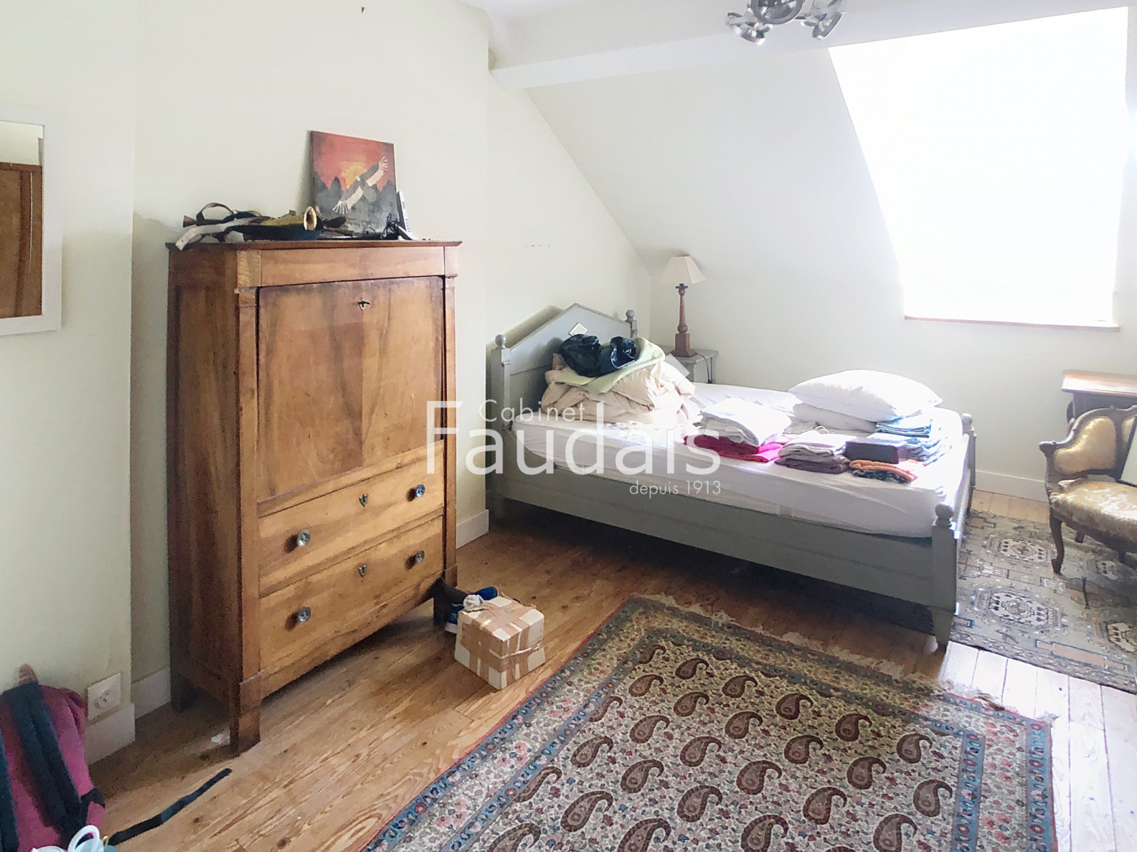 
                                                Vente
                                                 Maison de caractère en pierre proche commerces et écoles, en