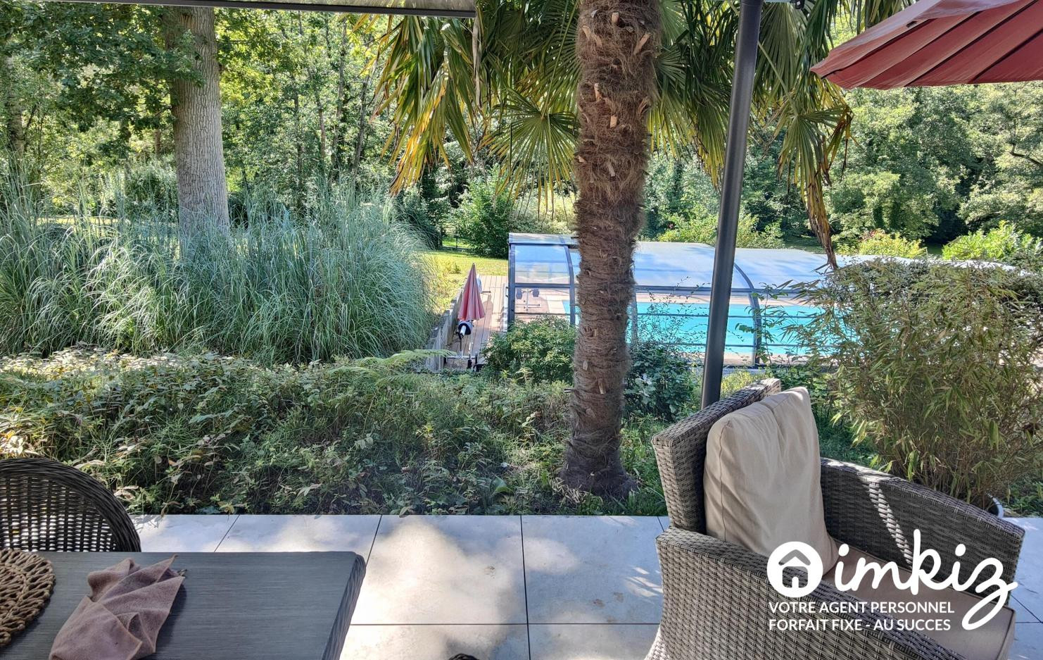 
                                                Vente
                                                 Maison de caractère - Piscine  et parc  paysager