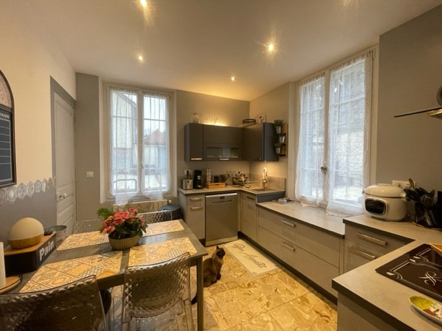 
                                                Vente
                                                 MAISON DE CHARME+DEPENDANCE DE 100M2