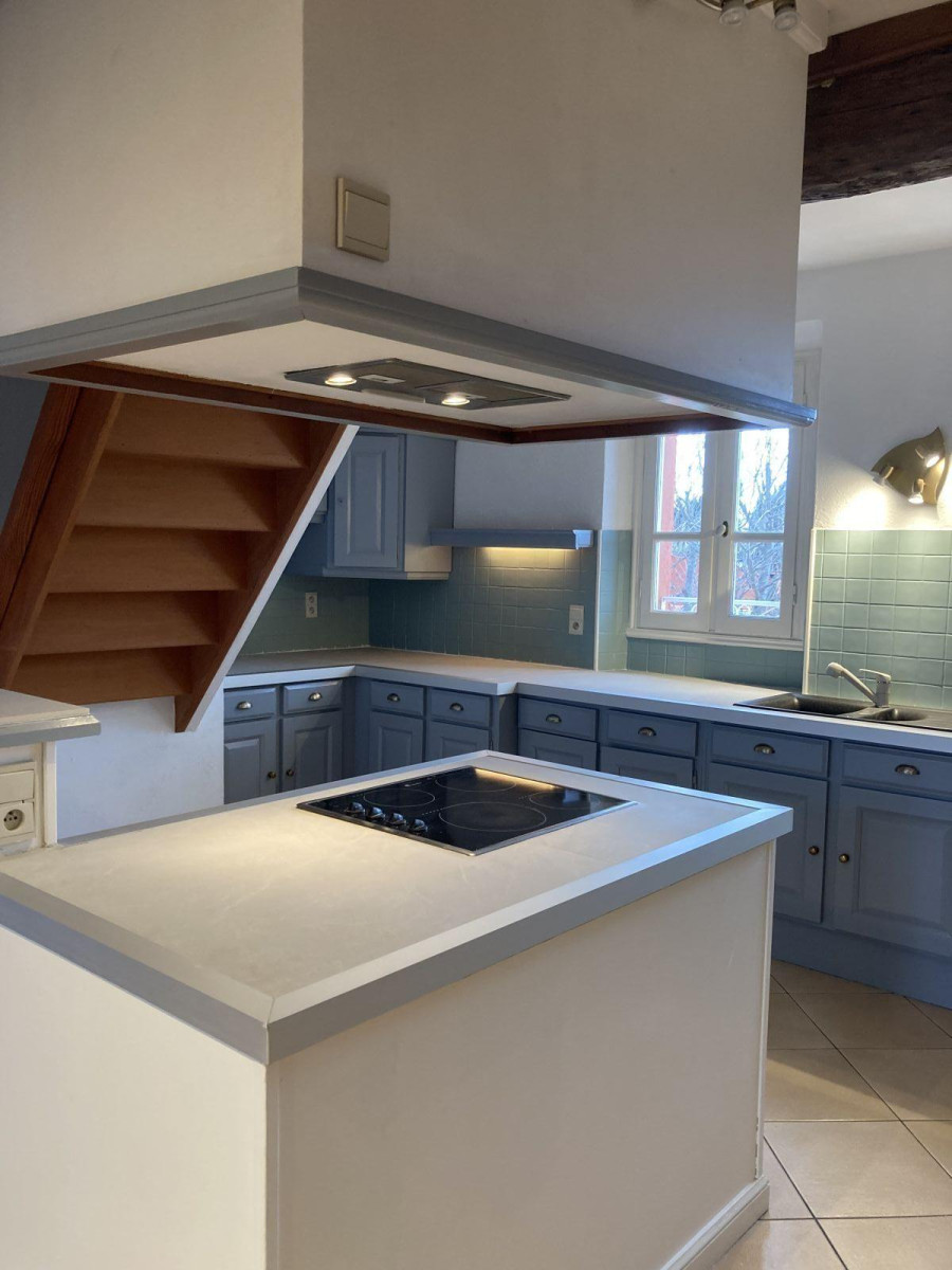 
                                                Location
                                                 Maison de charme avec tres joli jardin privatif.