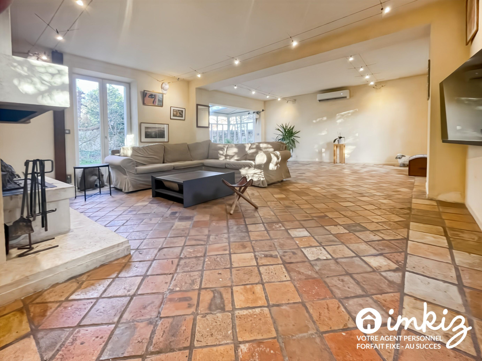 
                                                Vente
                                                 Maison de charme proche commerces et transports