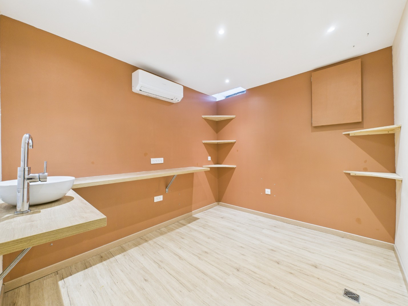 Vente
                                                 Maison de charme rénovée, 142m2, terrasse, garages