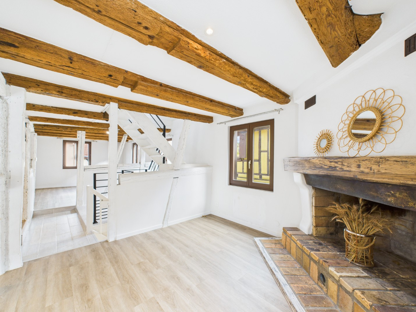 Vente
                                                 Maison de charme rénovée, 142m2, terrasse, garages