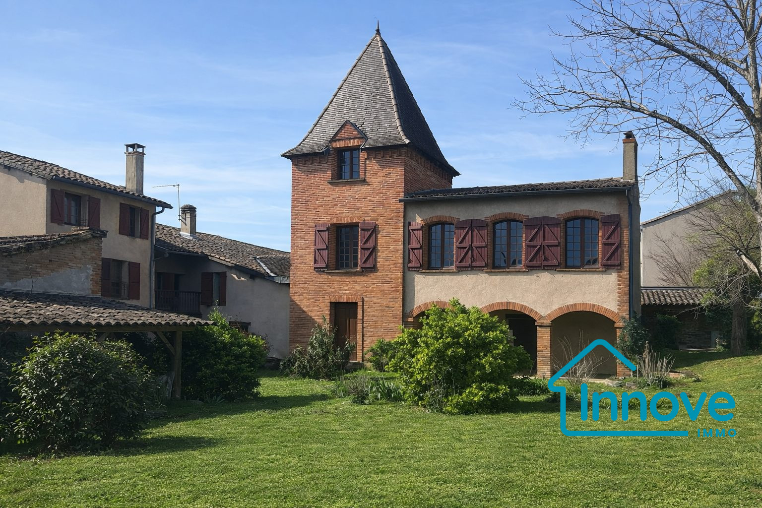 
                                                Vente
                                                 Maison de famille à rénover au coeur de Pompignan