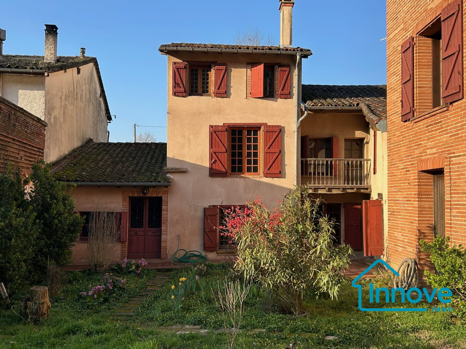 
                                                Vente
                                                 Maison de famille à rénover au coeur de Pompignan