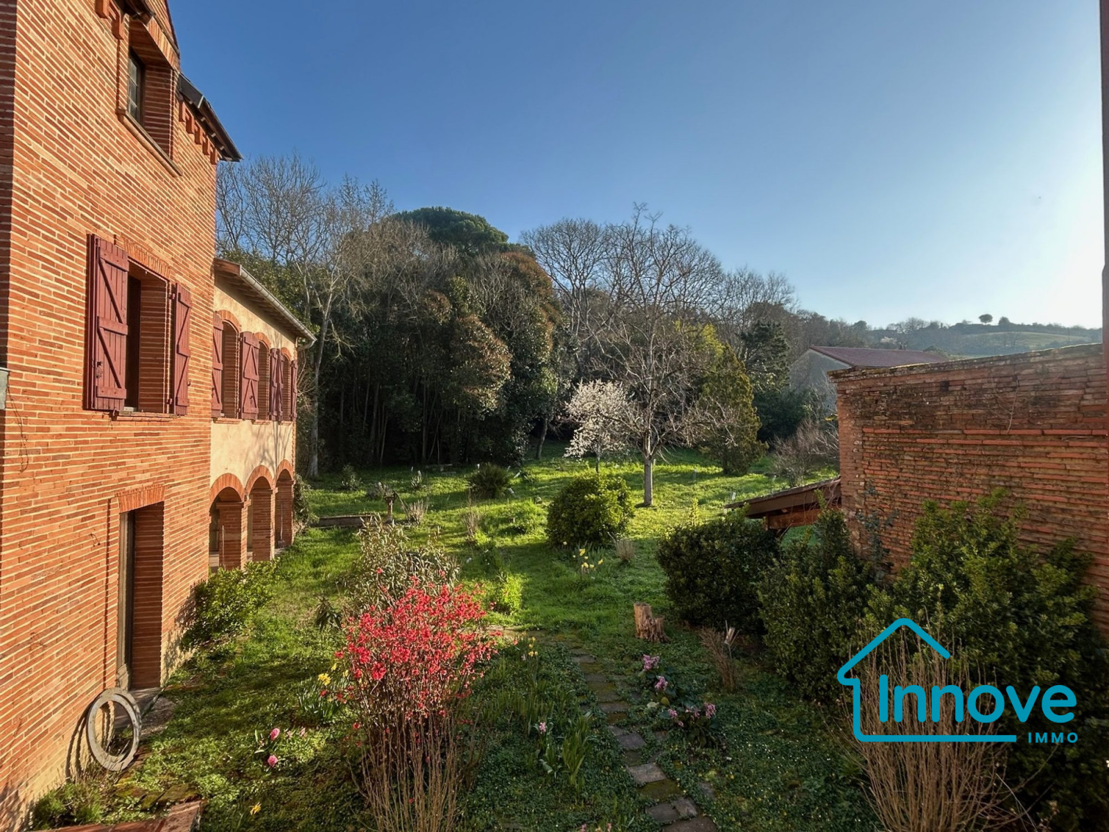 
                                                Vente
                                                 Maison de famille à rénover au coeur de Pompignan