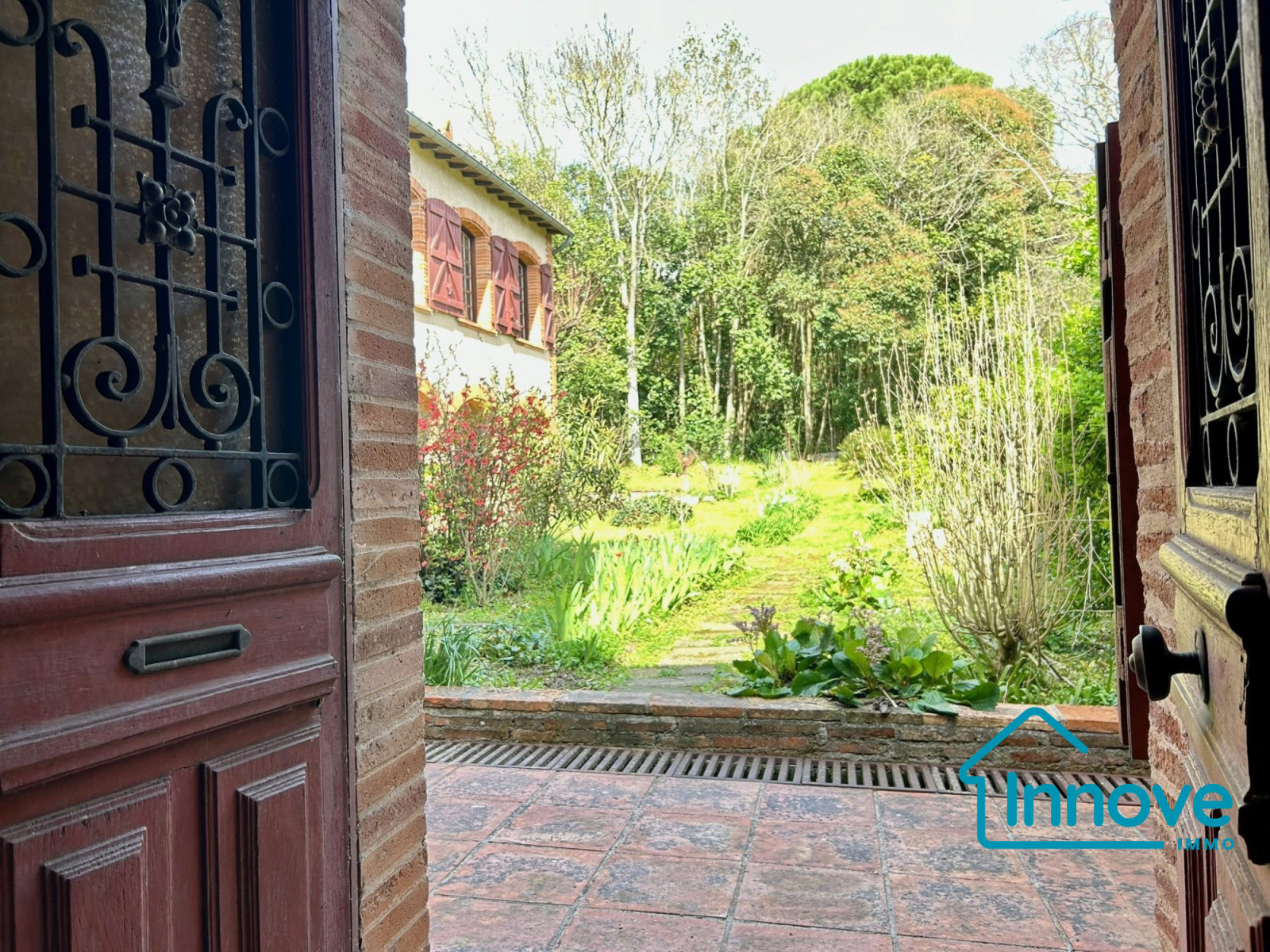
                                                Vente
                                                 Maison de famille à rénover au coeur de Pompignan