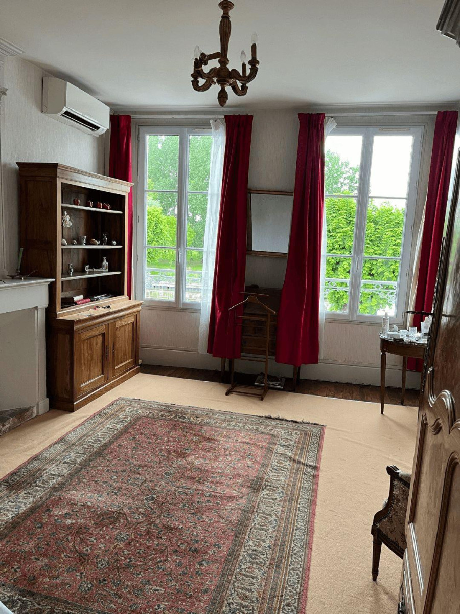 
                                                Location
                                                 Maison de famille avec jardin sur la Charente