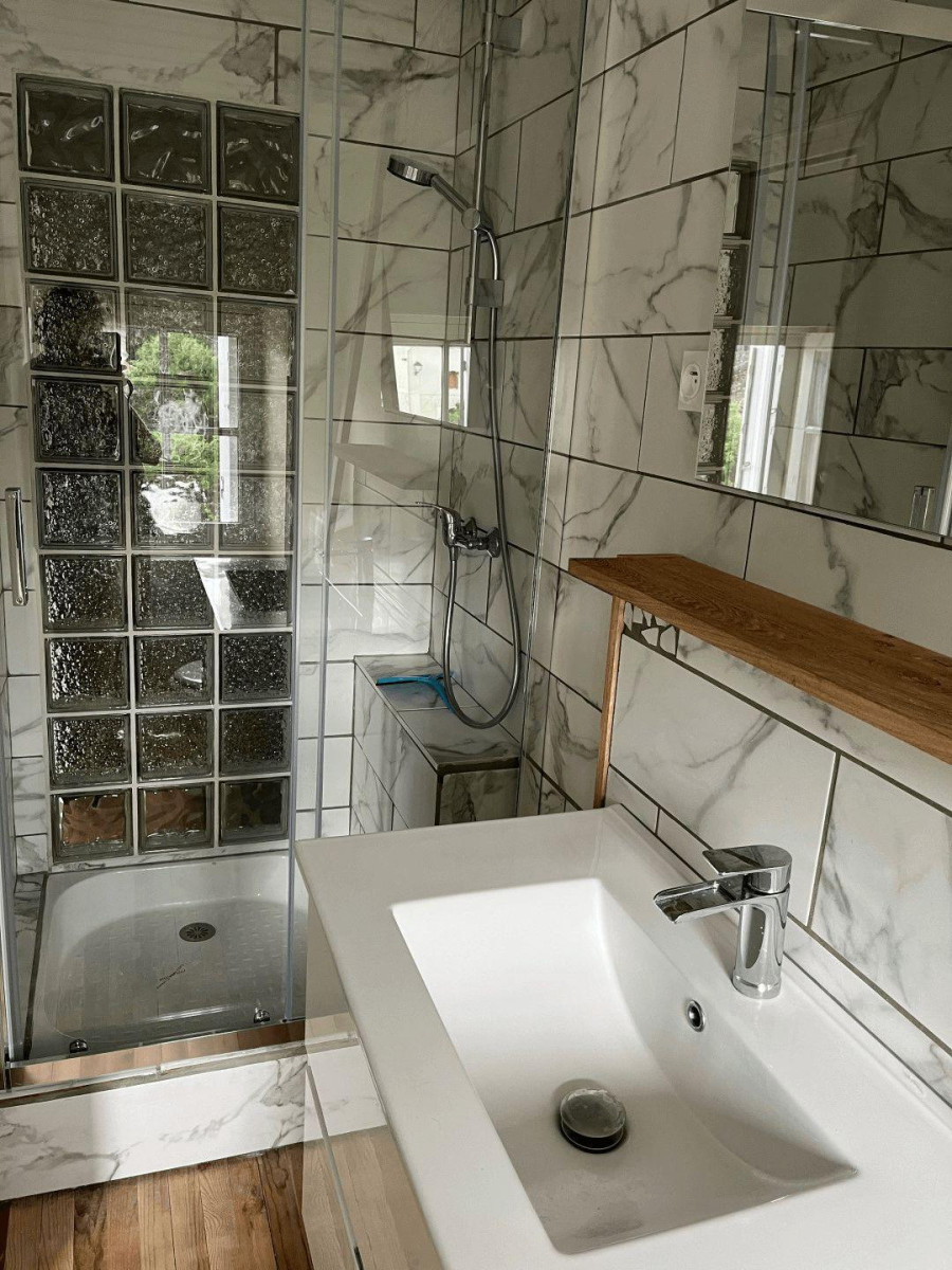 
                                                Location
                                                 Maison de famille avec jardin sur la Charente
