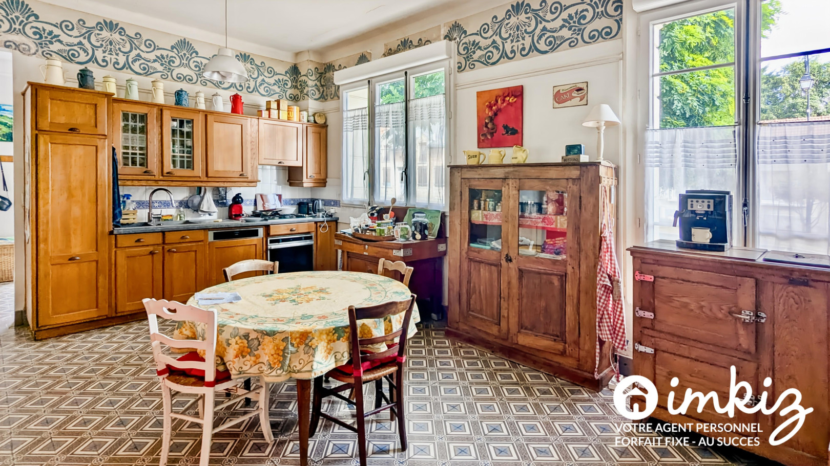 
                                                Vente
                                                 Maison de maître 274 m² jardin clos, 15' de Reims