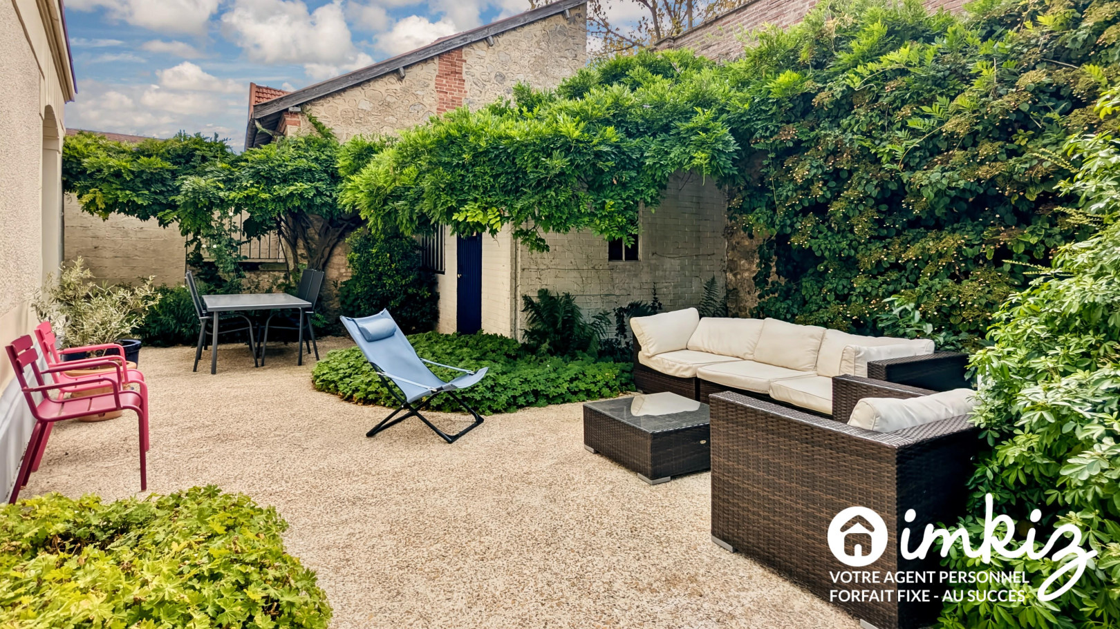 
                                                Vente
                                                 Maison de maître 274 m² jardin clos, 15' de Reims