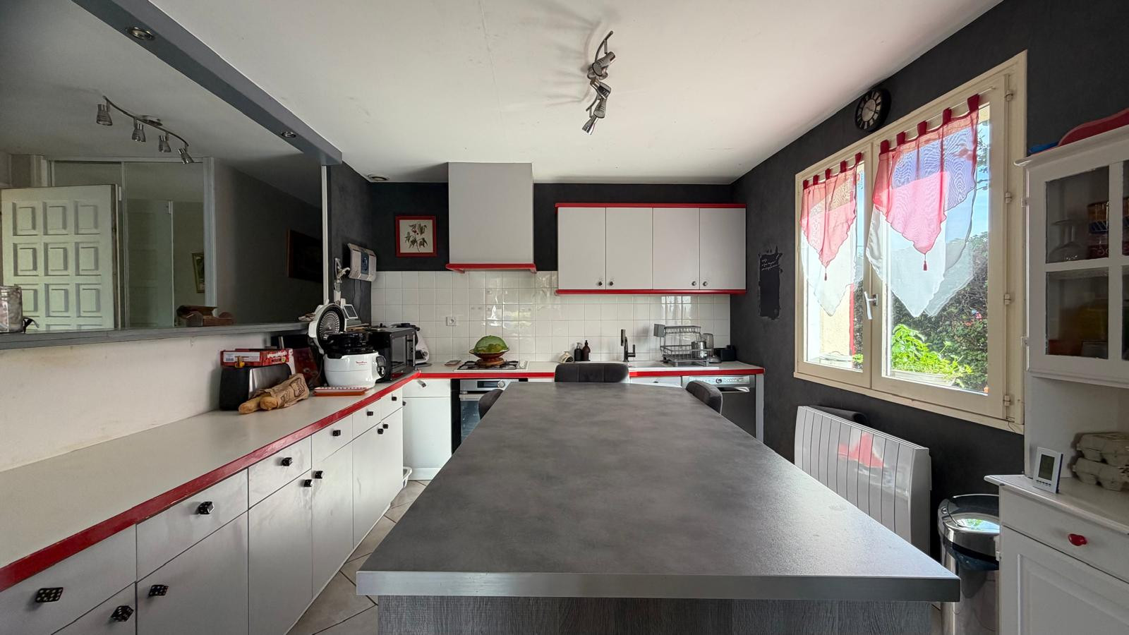 
                                                Vente
                                                 MAISON DE PLAIN-PIED 115 m² • 1 285 m² DE TERRAIN • 5 PIECES - PISCINE/TERRAIN PETANQUE