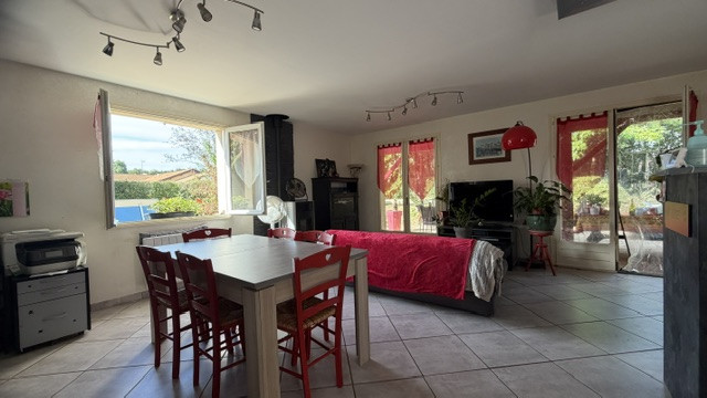 
                                                Vente
                                                 MAISON DE PLAIN-PIED 115 m² • 1 285 m² DE TERRAIN • 5 PIECES - PISCINE/TERRAIN PETANQUE
