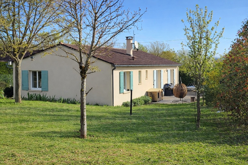 
                                                Vente
                                                 Maison de plain-pied,3 chambres, un garage , 1254m2 de terrain clos