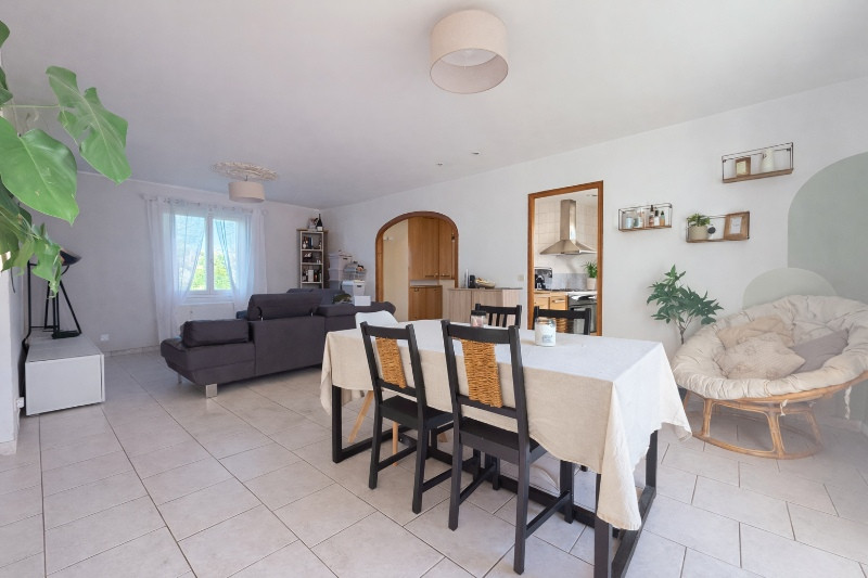 
                                                Vente
                                                 Maison de plain-pied,3 chambres, un garage , 1254m2 de terrain clos