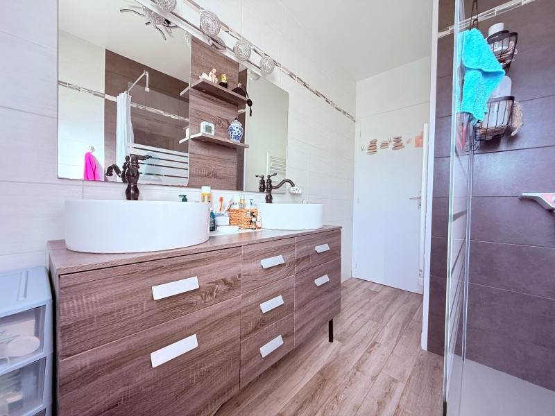 
                                                Vente
                                                 Maison de plain-pied, 3ch, studio indépendant, tout à l'égout