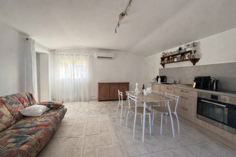 
                                                Vente
                                                 Maison de plain-pied, 3ch, studio indépendant, tout à l'égout