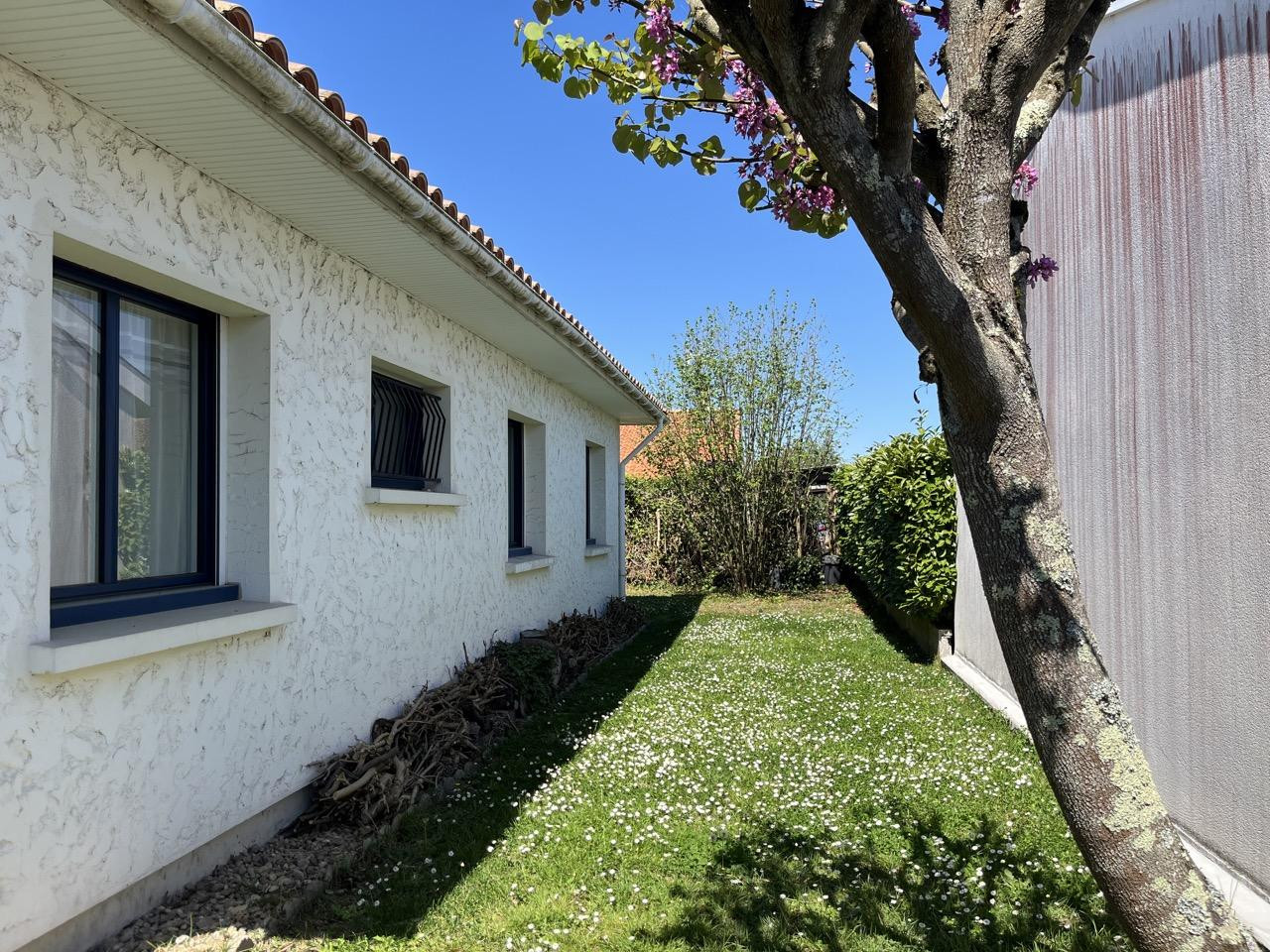 
                                                Vente
                                                 Maison de plain-pied – 4 pièces – 93 m² habitables