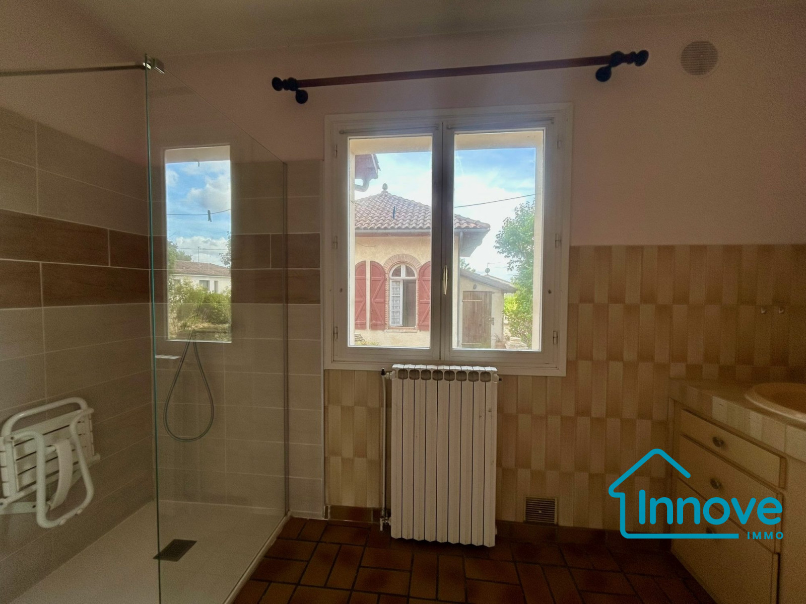 
                                                Vente
                                                 Maison de plain-pied à proximité des commodités