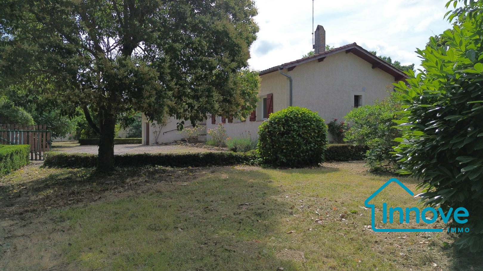
                                                Vente
                                                 Maison de plain-pied à proximité des commodités