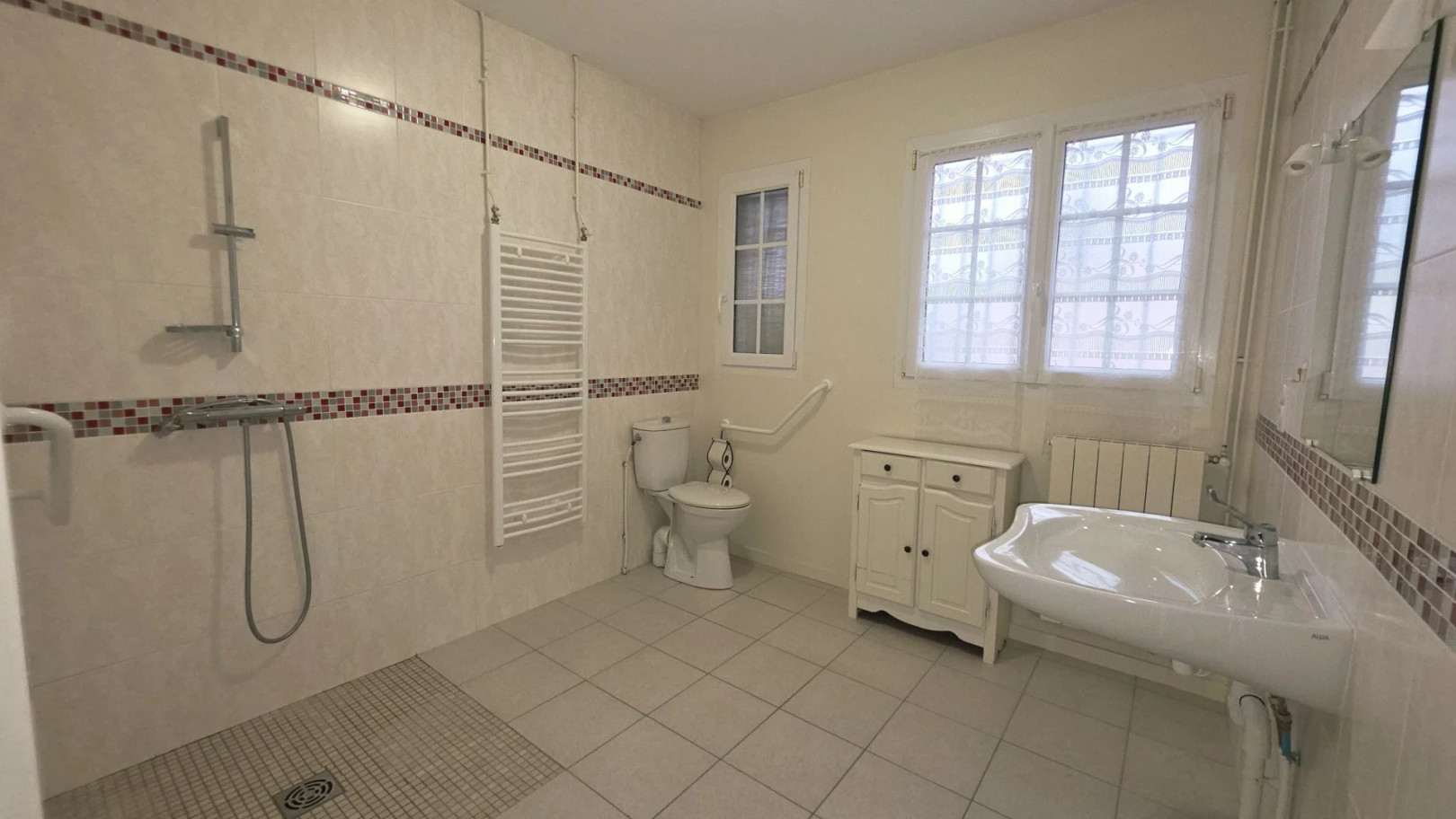 
                                                Vente
                                                 Maison de plain-pied avec grand terrain