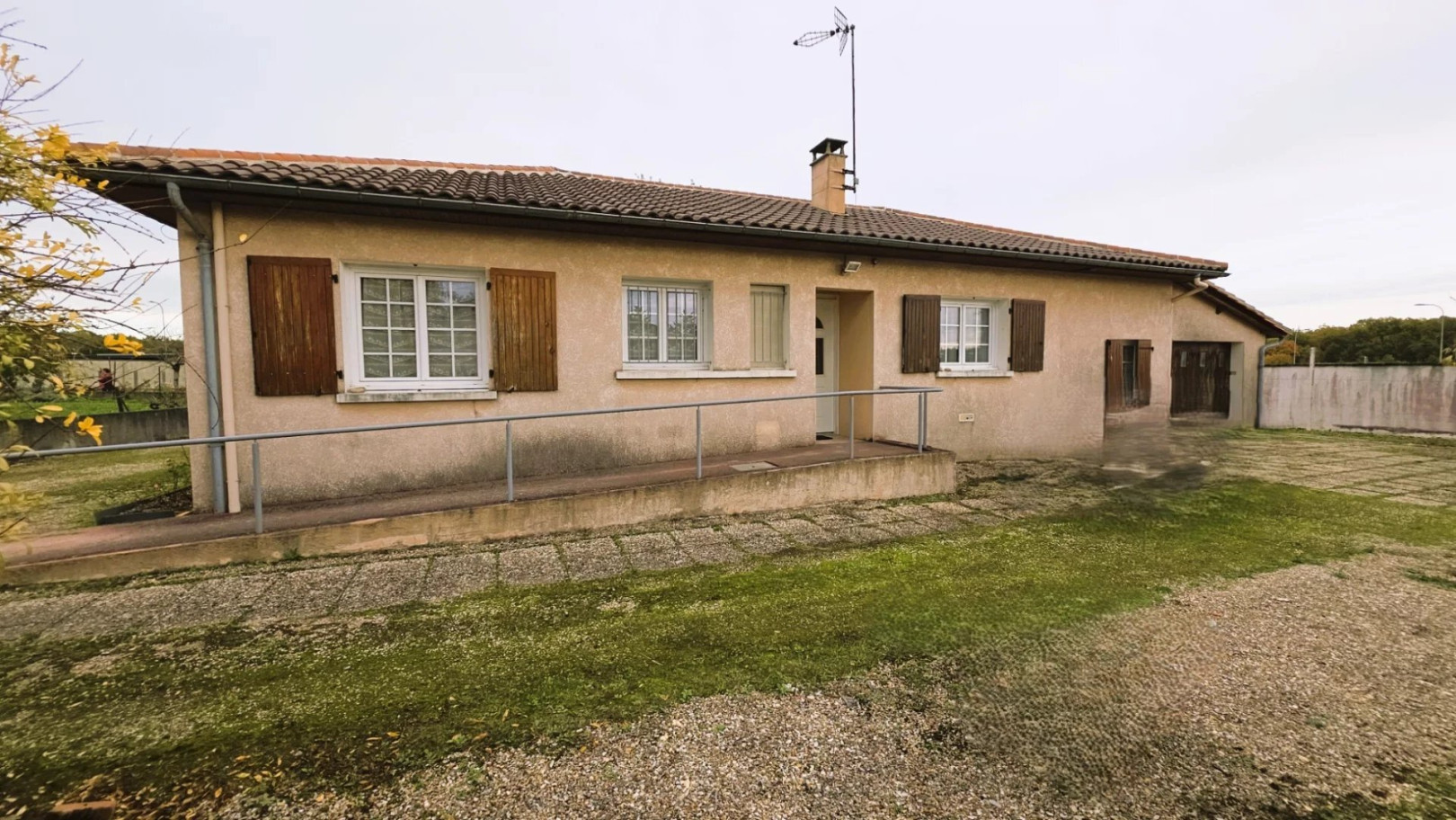 
                                                Vente
                                                 Maison de plain-pied avec grand terrain