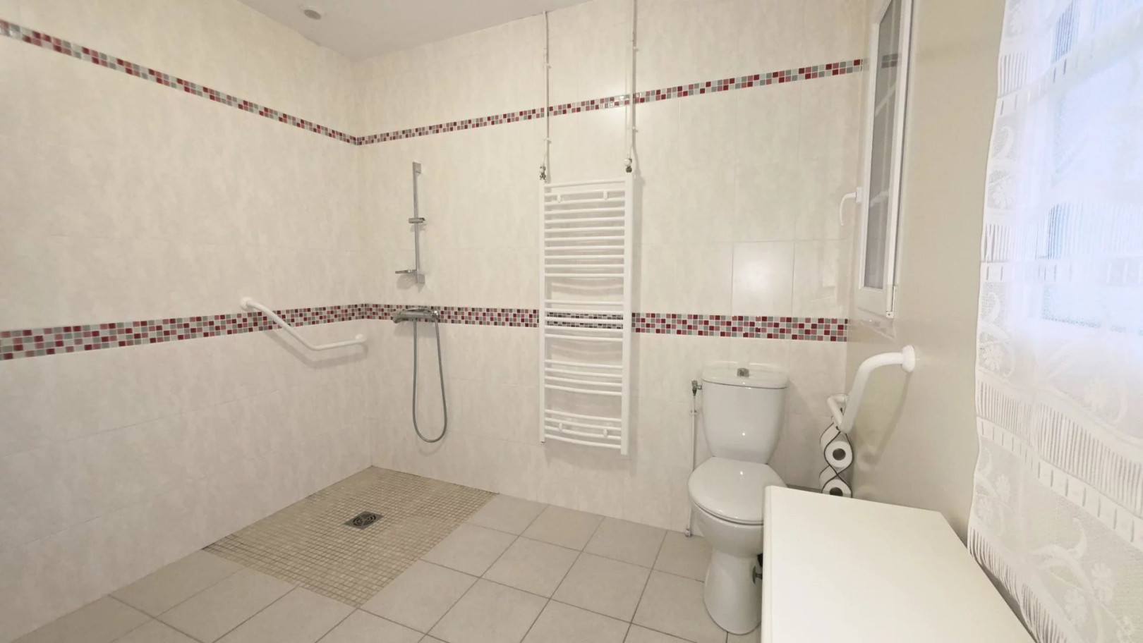 
                                                Vente
                                                 Maison de plain-pied avec grand terrain