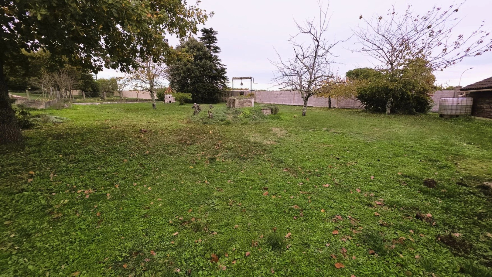 
                                                Vente
                                                 Maison de plain-pied avec grand terrain