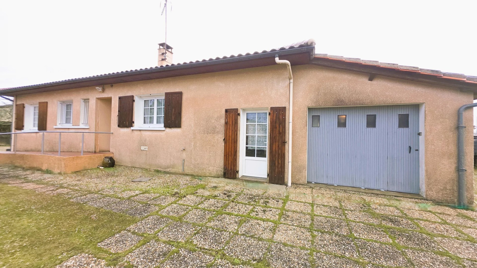 
                                                Vente
                                                 Maison de plain-pied avec grand terrain