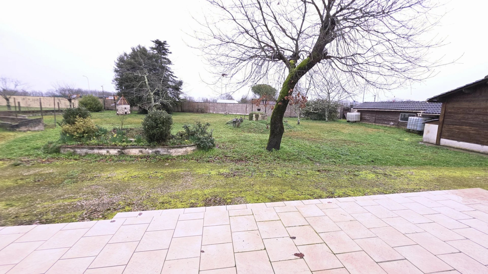 
                                                Vente
                                                 Maison de plain-pied avec grand terrain