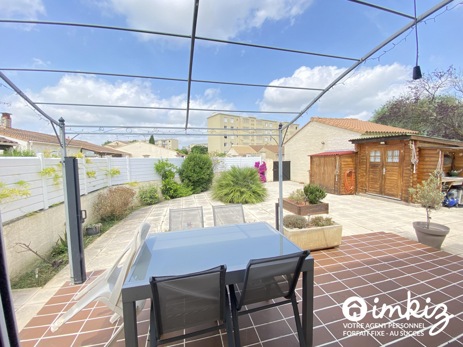 
                                                Vente
                                                 Maison de plain pied  avec jardin et garage