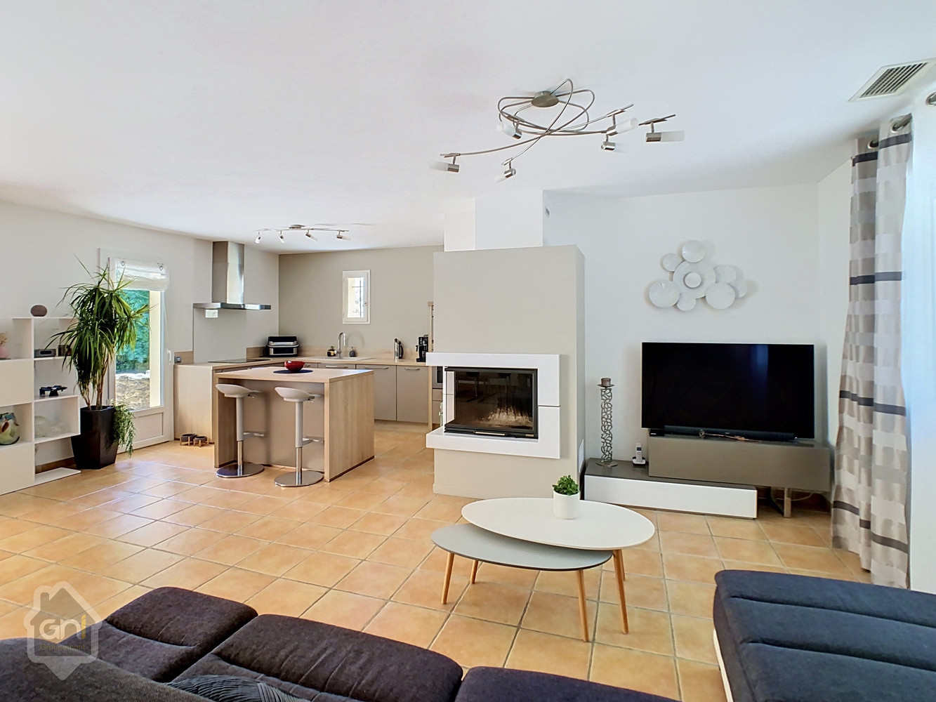 
                                                Vente
                                                 Maison de plain pied avec jardin et piscine