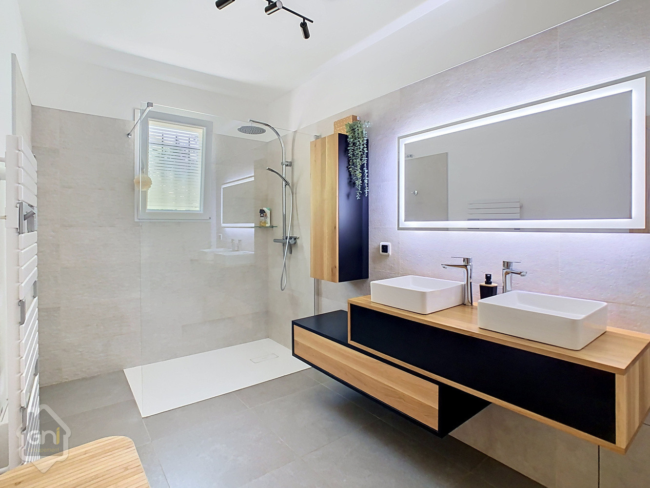 
                                                Vente
                                                 Maison de plain pied avec jardin et piscine